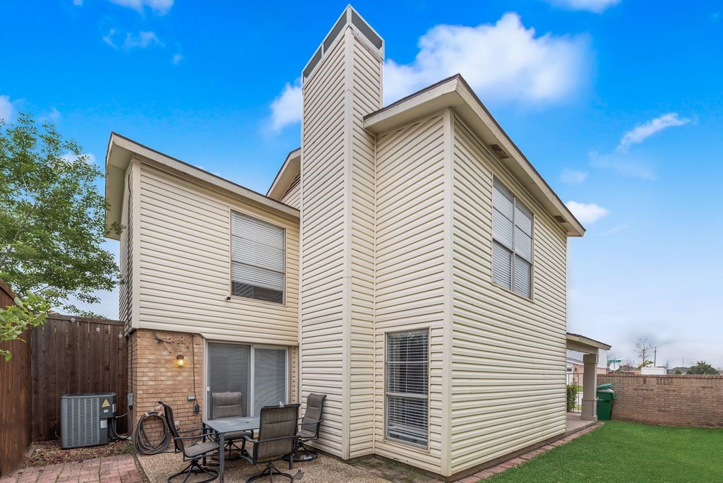2643 Via Ventura Circle Carrollton TX 75006