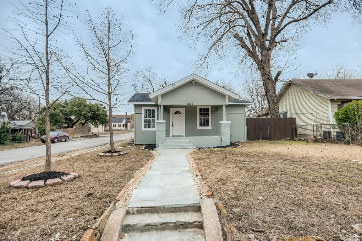 2202 Michigan Avenue Dallas TX 75216