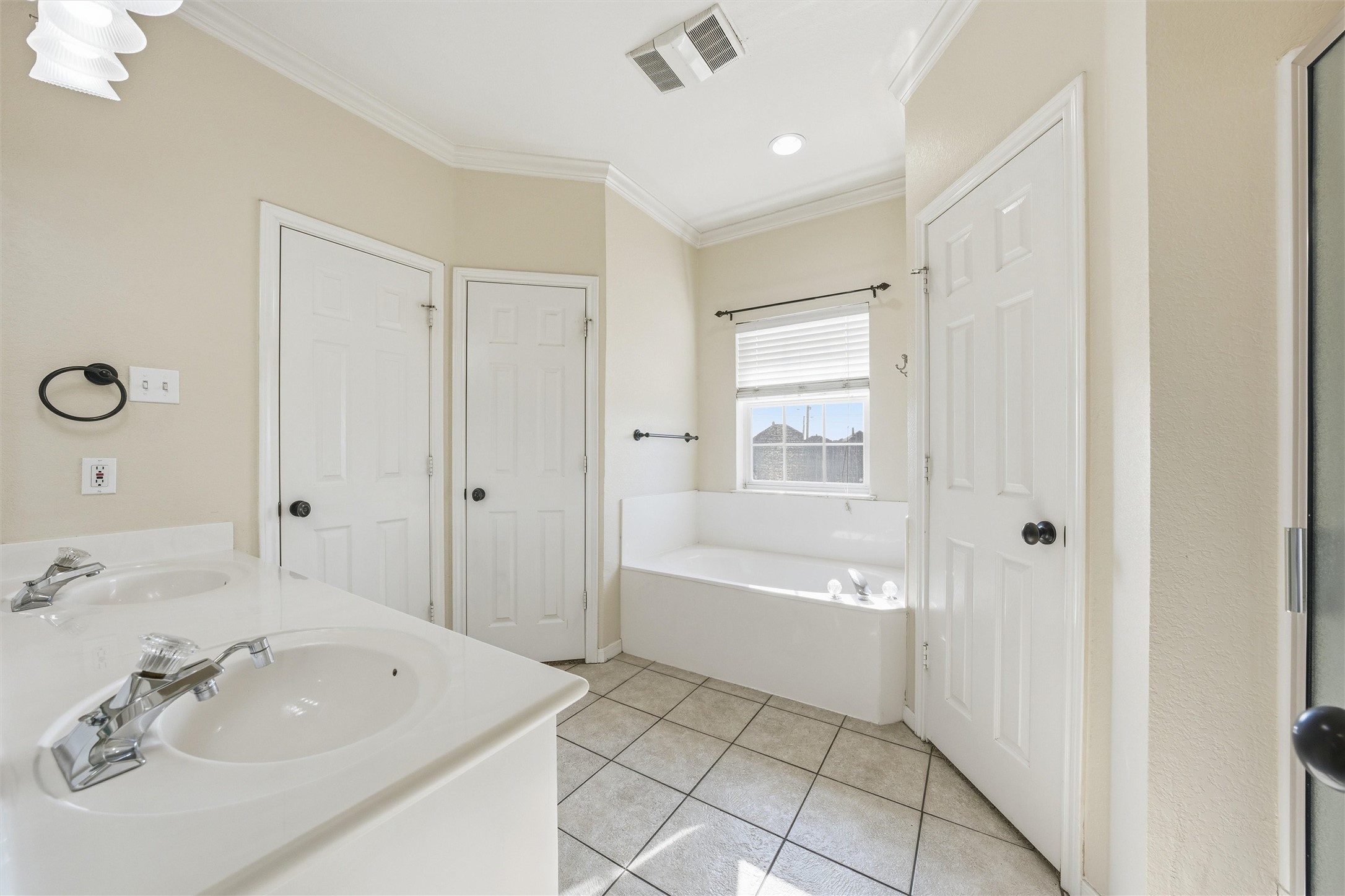 217 Keswick Drive Hewitt TX 76643