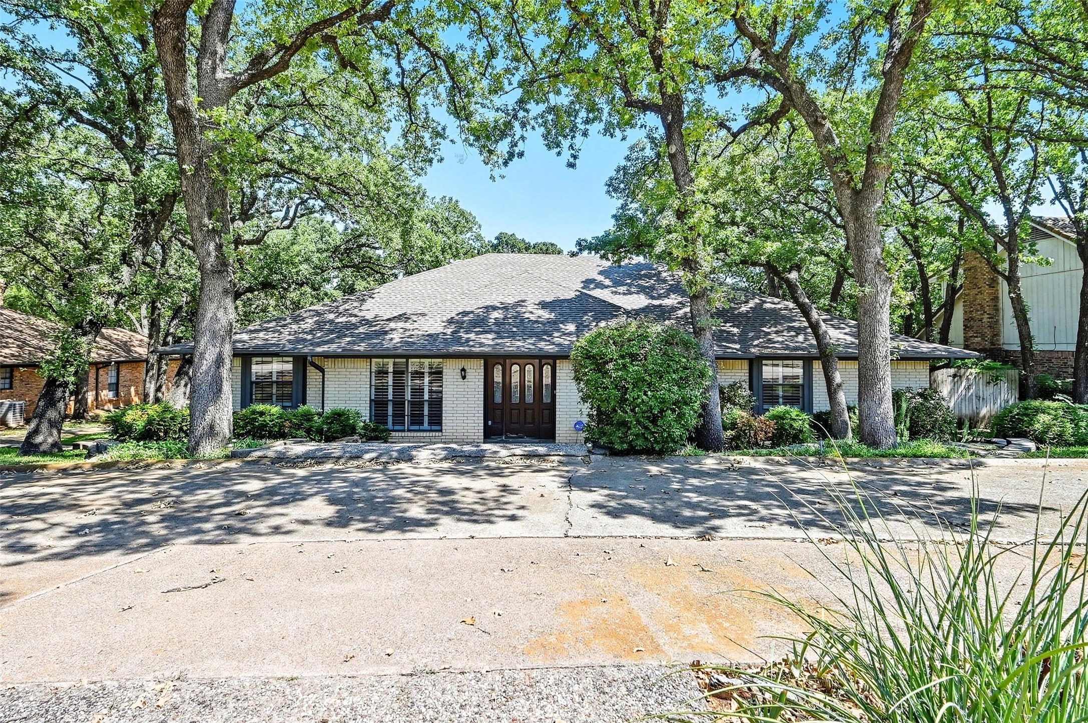 2201 Adams Drive Arlington TX 76011