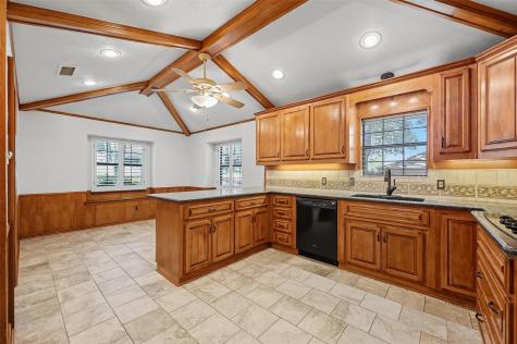 2201 Adams Drive Arlington TX 76011