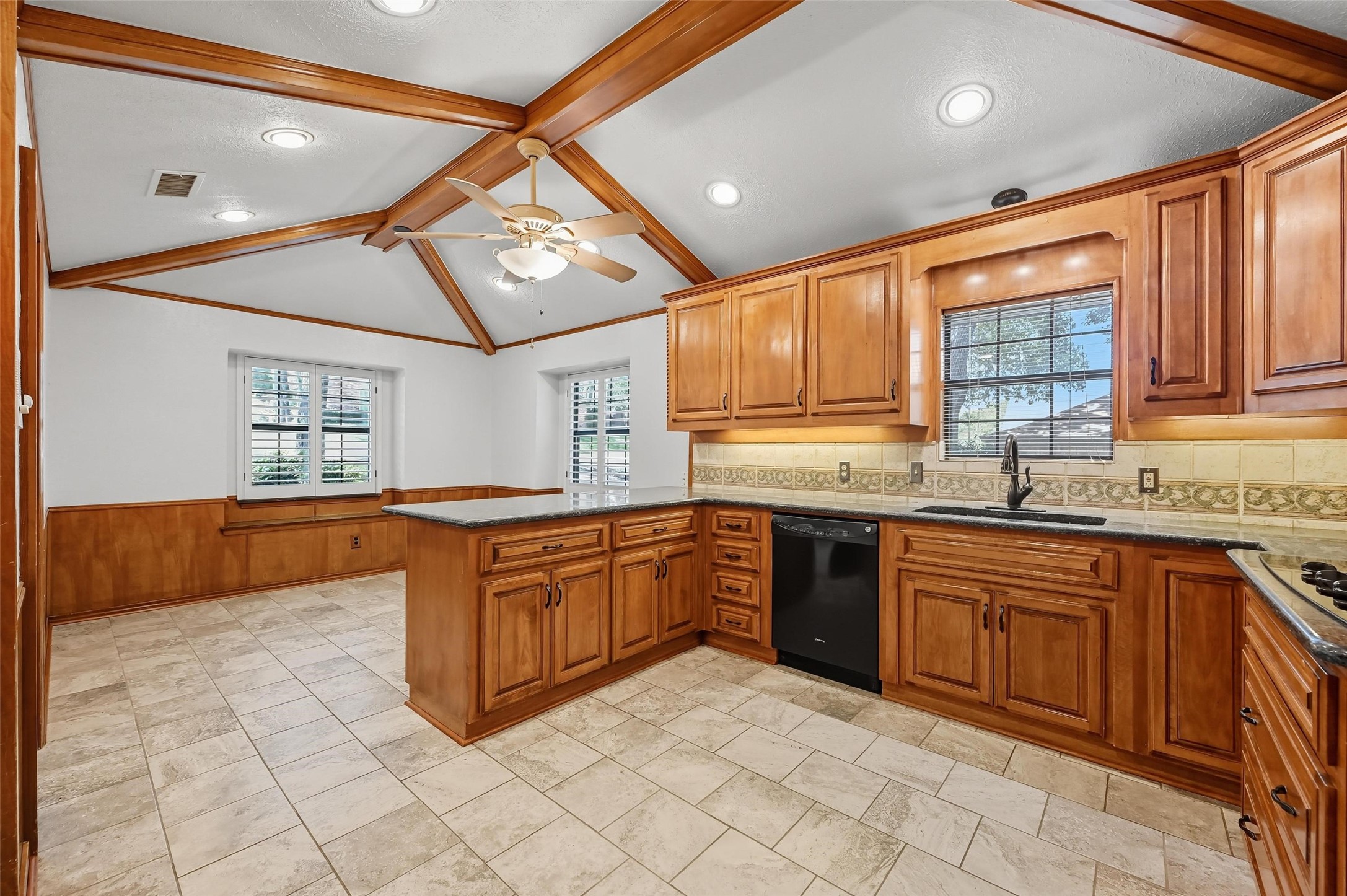 2201 Adams Drive Arlington TX 76011