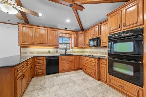 2201 Adams Drive Arlington TX 76011
