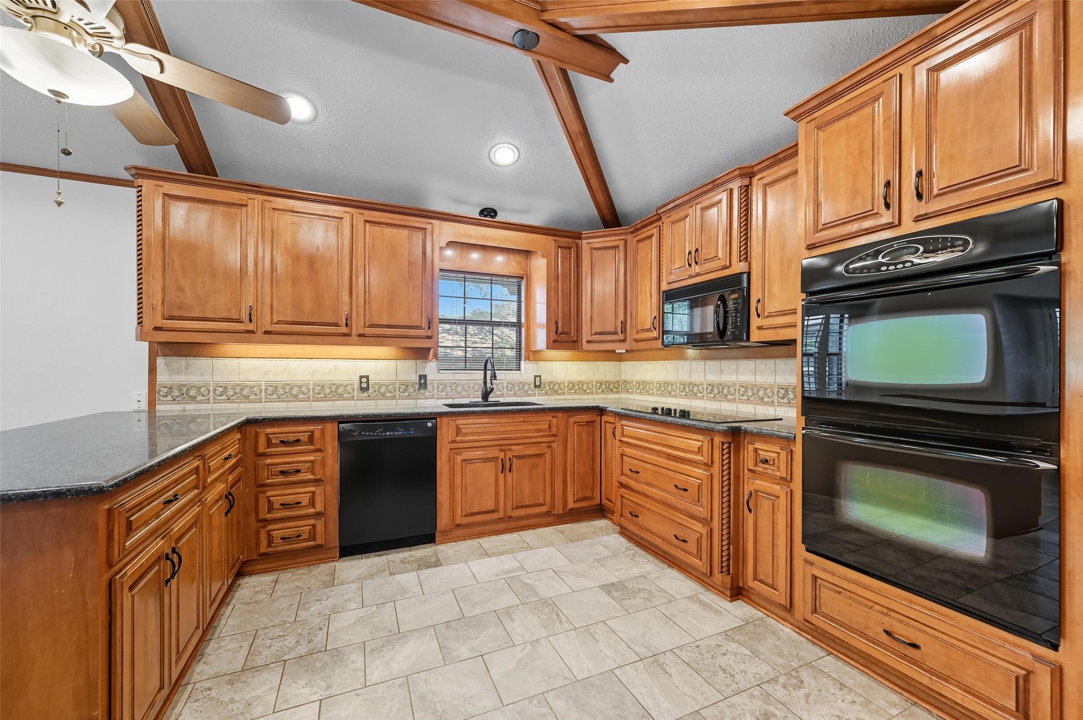 2201 Adams Drive Arlington TX 76011