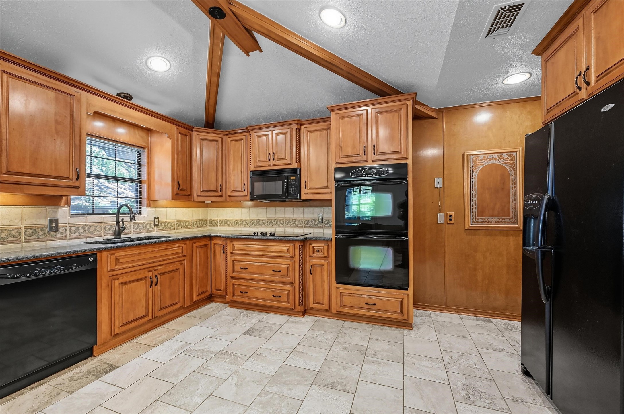 2201 Adams Drive Arlington TX 76011
