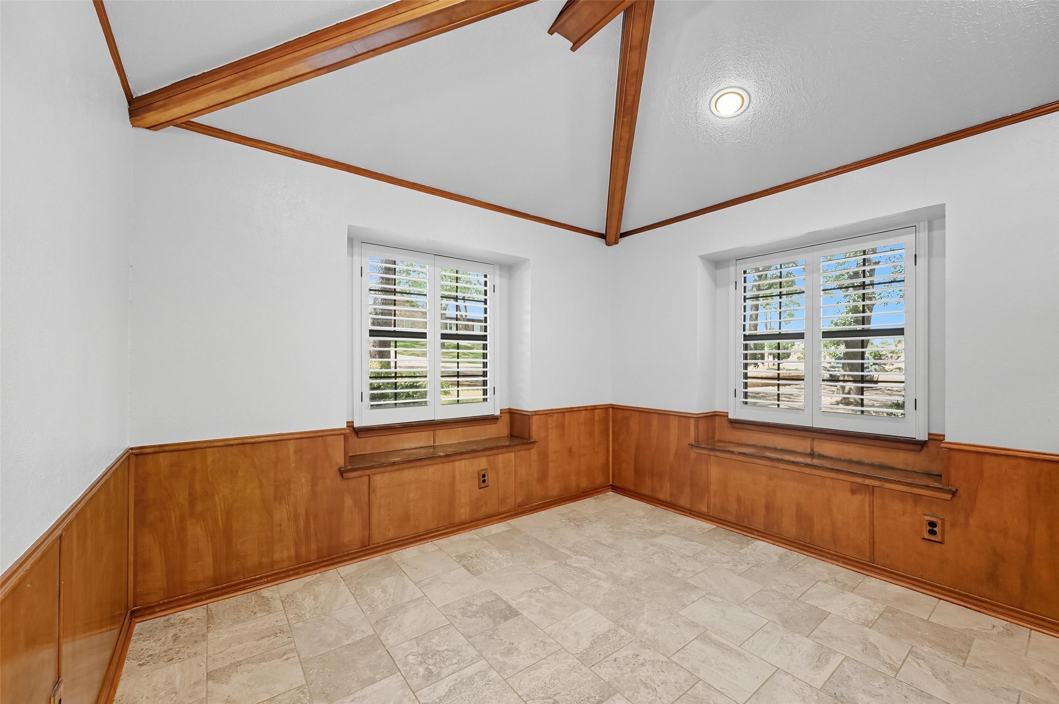 2201 Adams Drive Arlington TX 76011