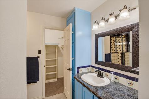 2201 Adams Drive Arlington TX 76011