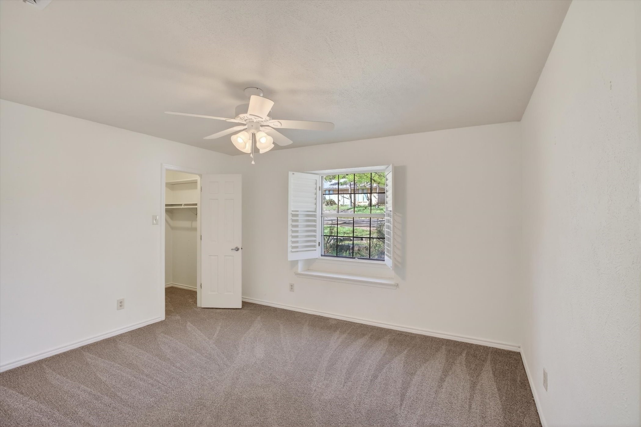 2201 Adams Drive Arlington TX 76011