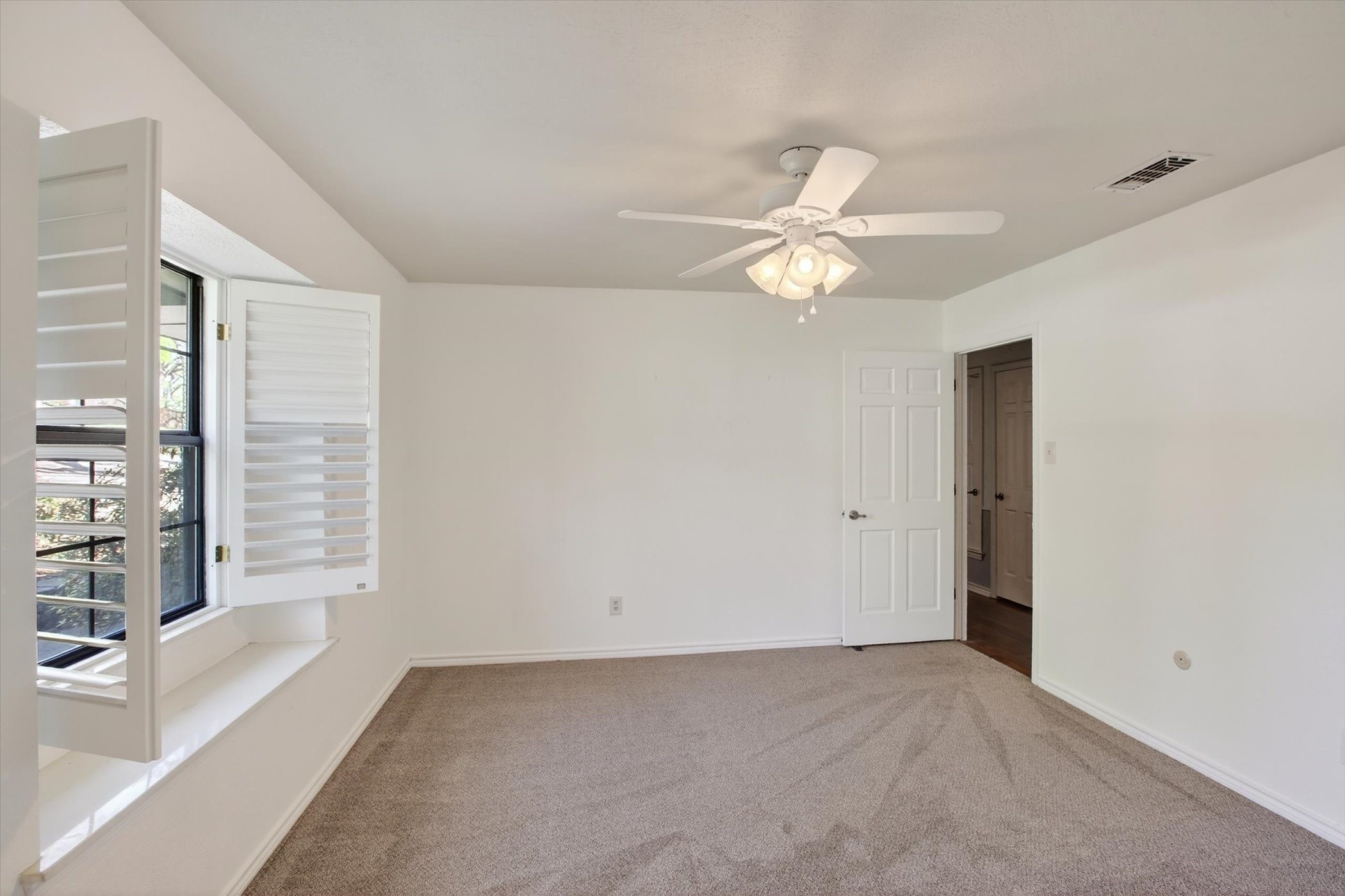 2201 Adams Drive Arlington TX 76011