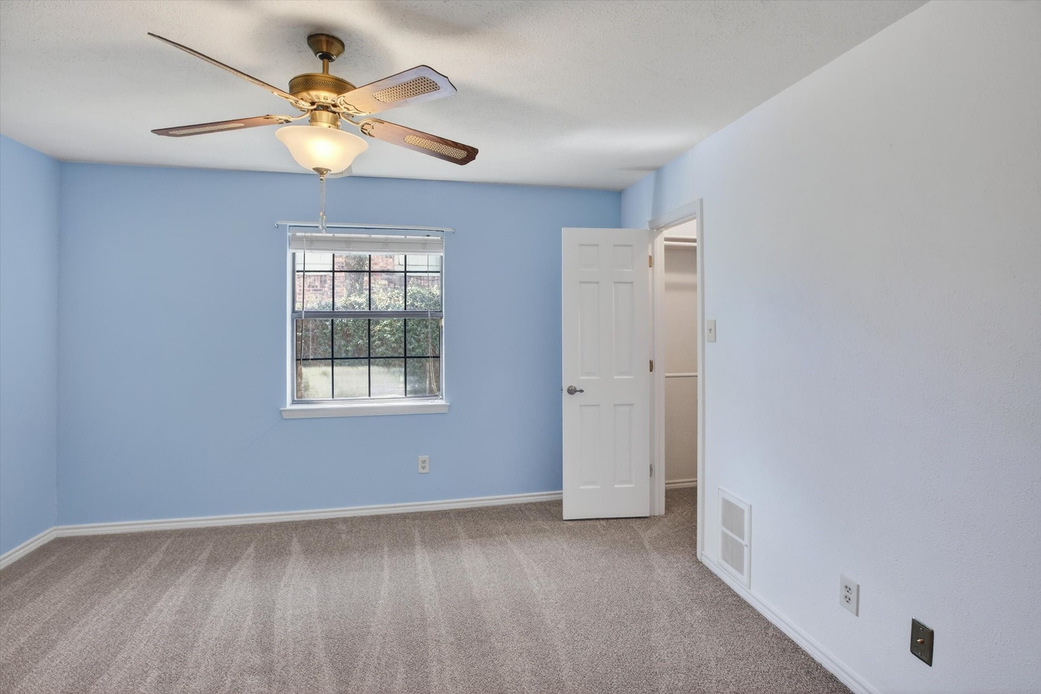 2201 Adams Drive Arlington TX 76011