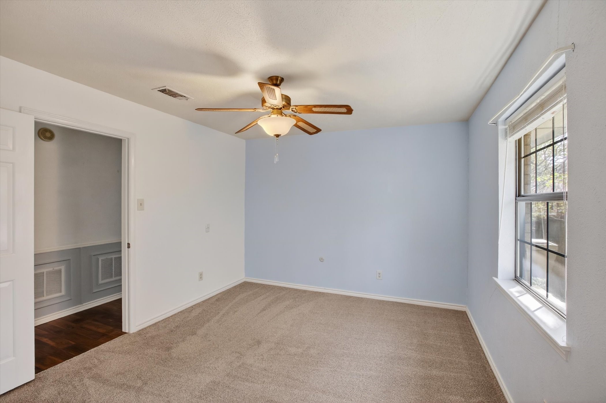 2201 Adams Drive Arlington TX 76011