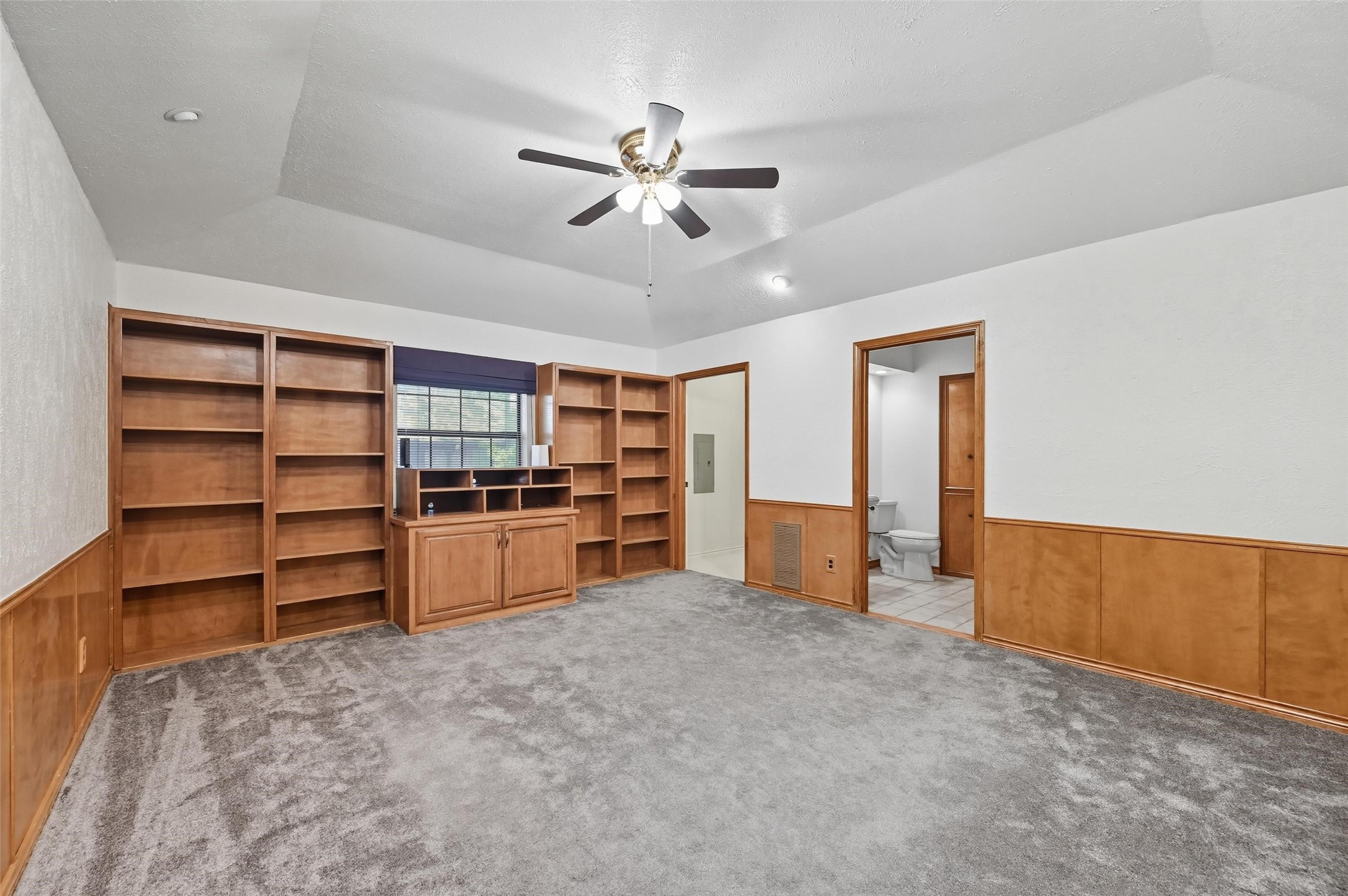 2201 Adams Drive Arlington TX 76011