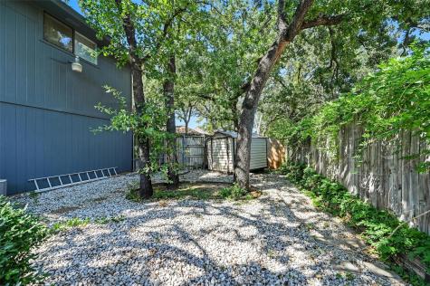 2201 Adams Drive Arlington TX 76011