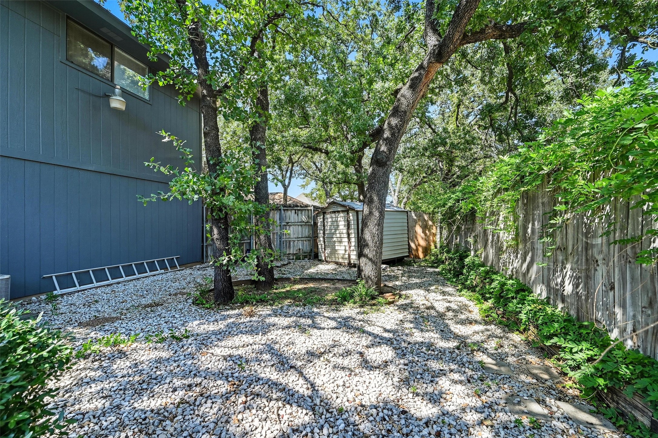 2201 Adams Drive Arlington TX 76011
