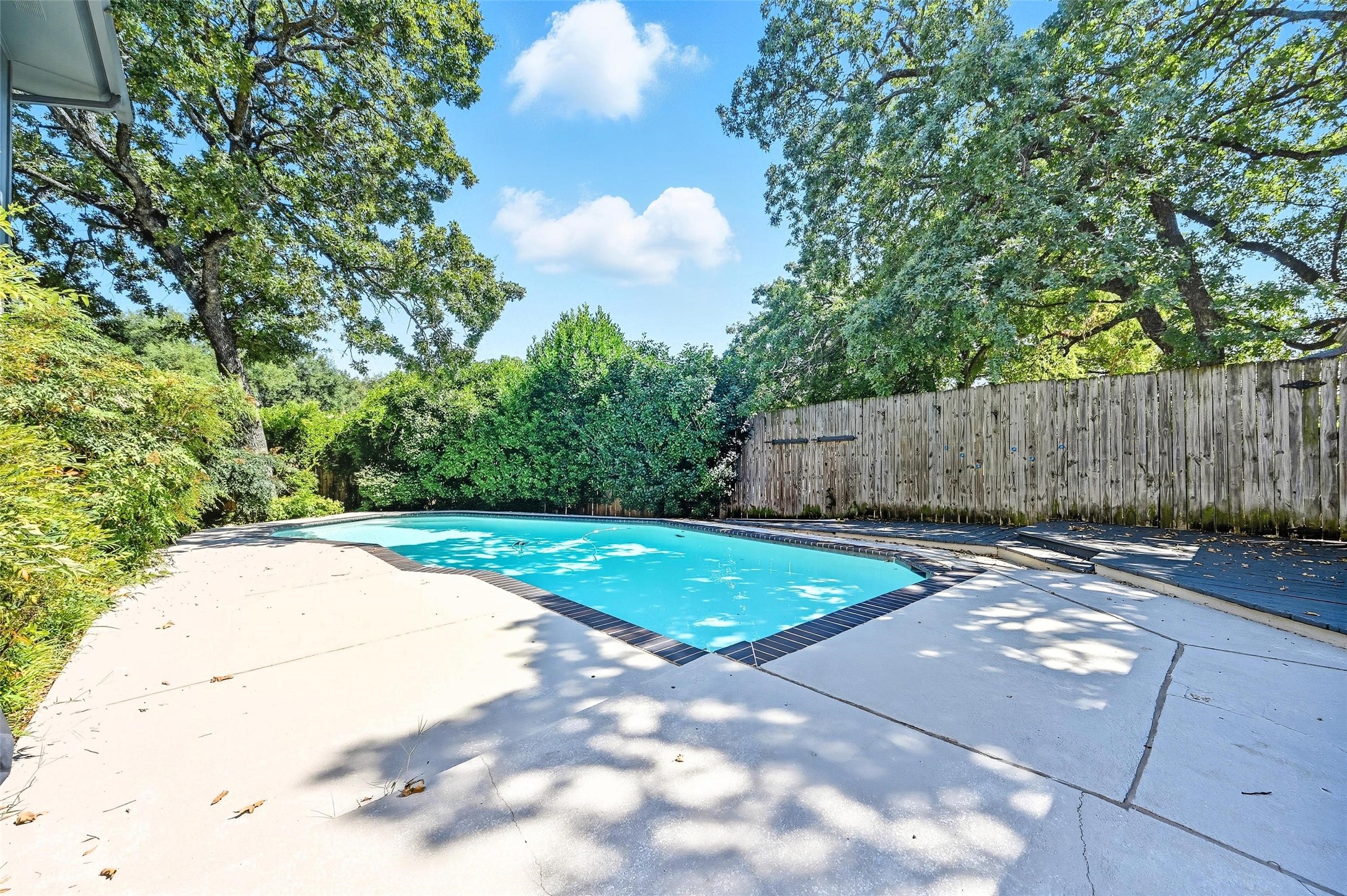 2201 Adams Drive Arlington TX 76011