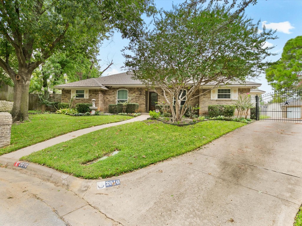 2010 Longbranch Court Arlington TX 76012