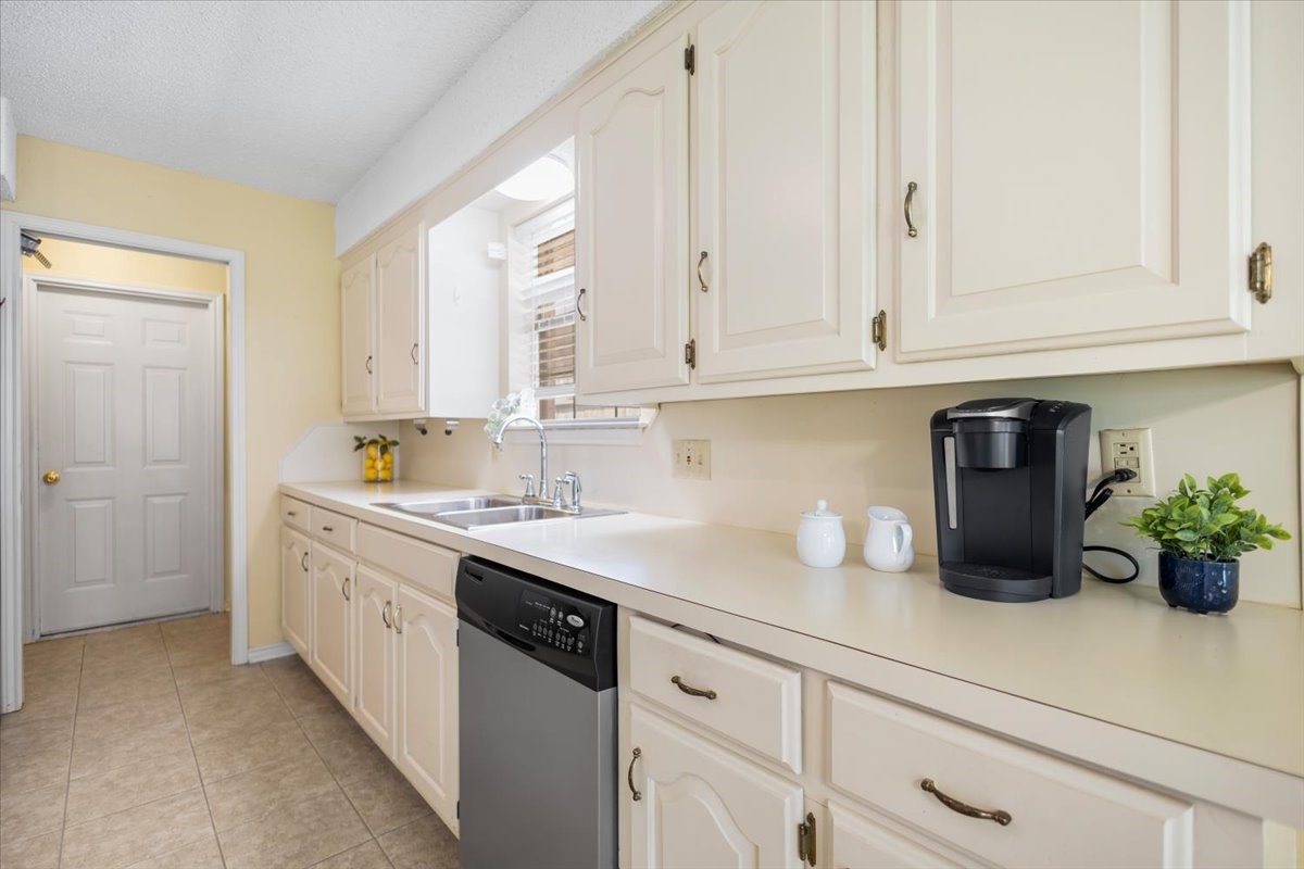 2824 Crestview Avenue Tyler TX 75701