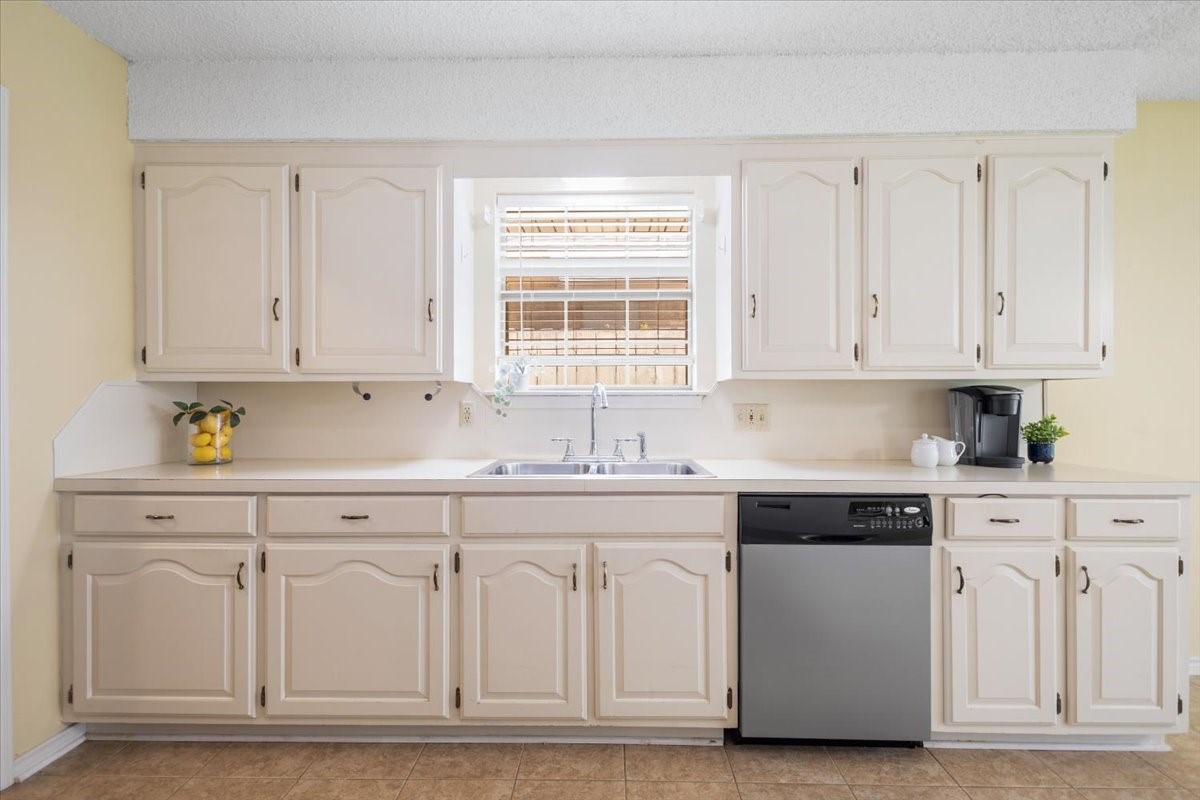 2824 Crestview Avenue Tyler TX 75701