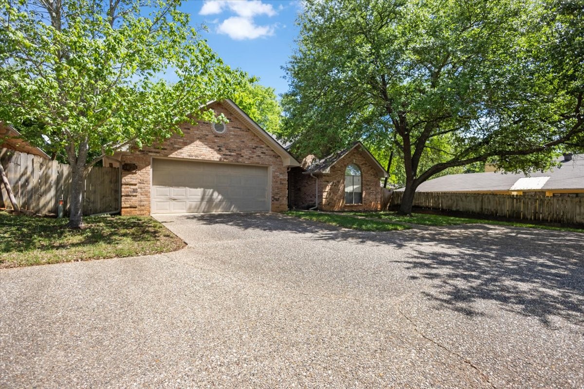 2824 Crestview Avenue Tyler TX 75701
