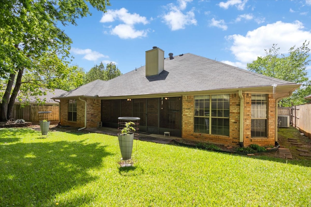 2824 Crestview Avenue Tyler TX 75701
