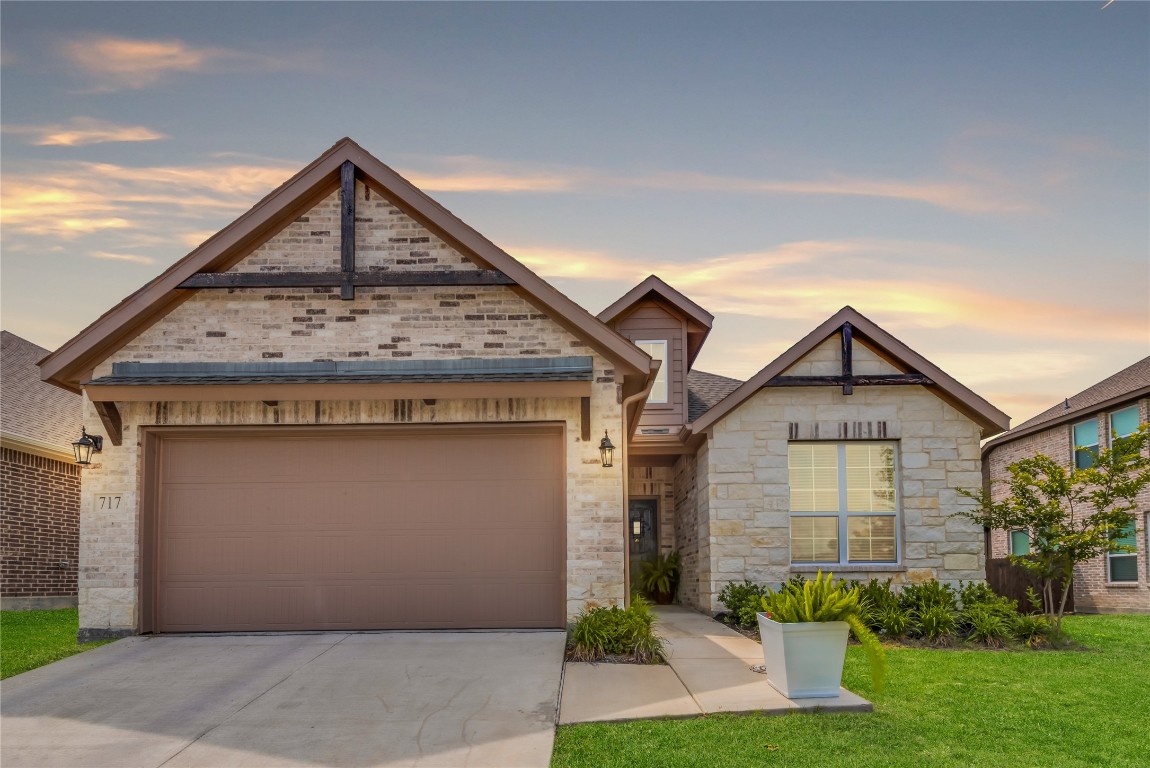 717 Woodcrest Drive Ennis TX 75119