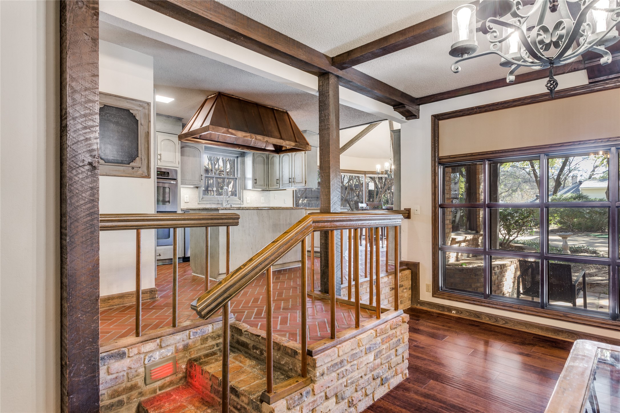1213 Greenbriar Lane Arlington TX 76013