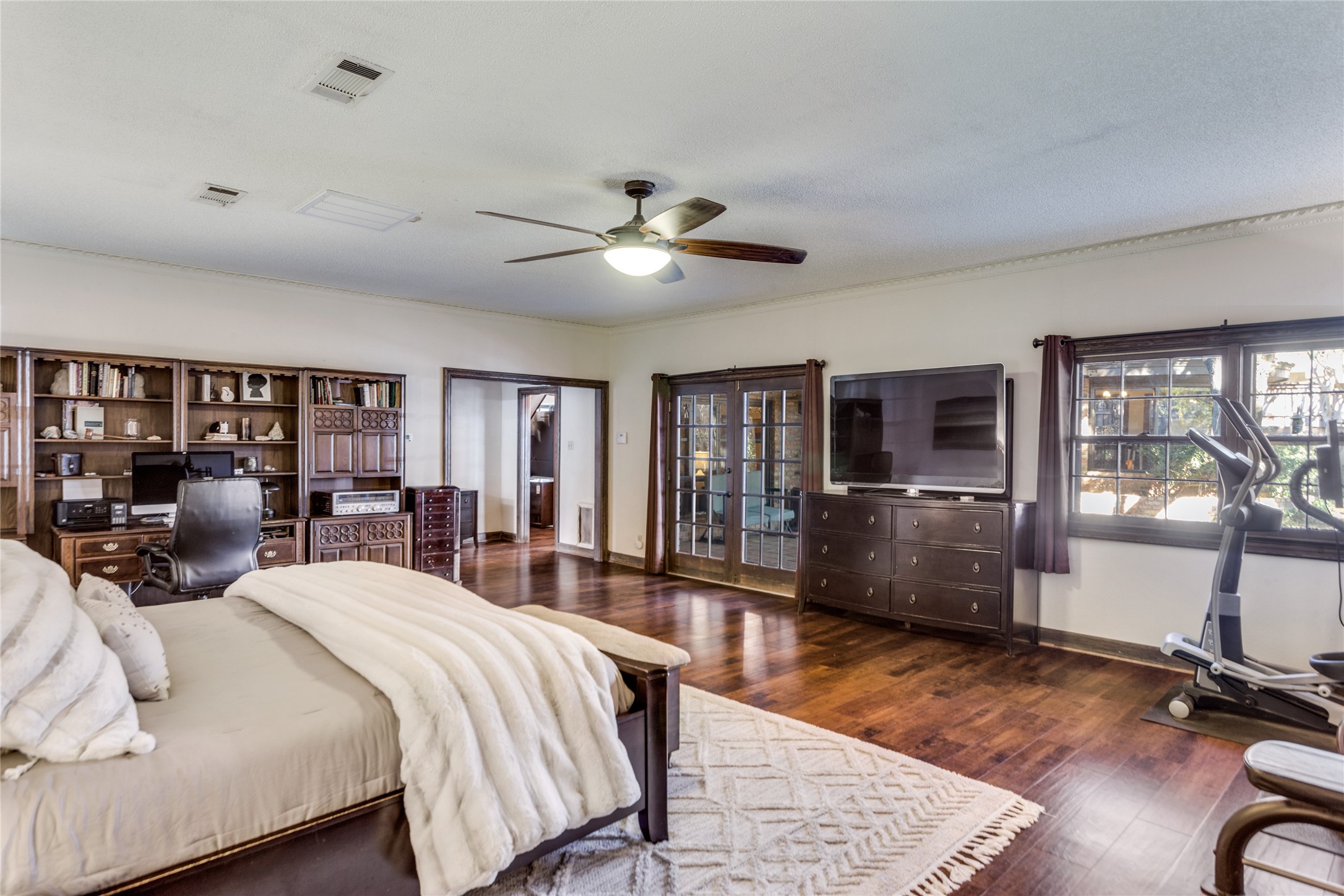 1213 Greenbriar Lane Arlington TX 76013