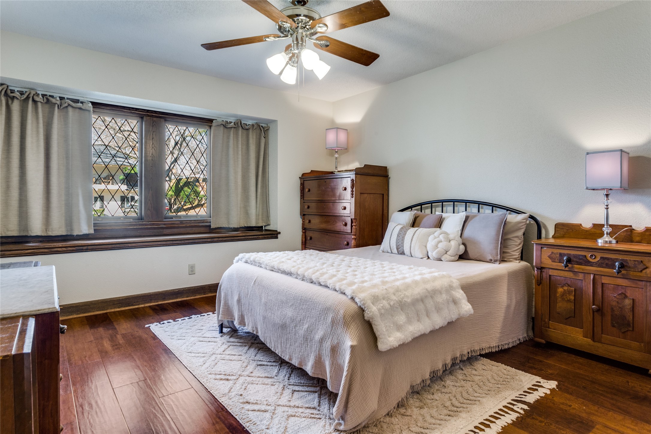 1213 Greenbriar Lane Arlington TX 76013