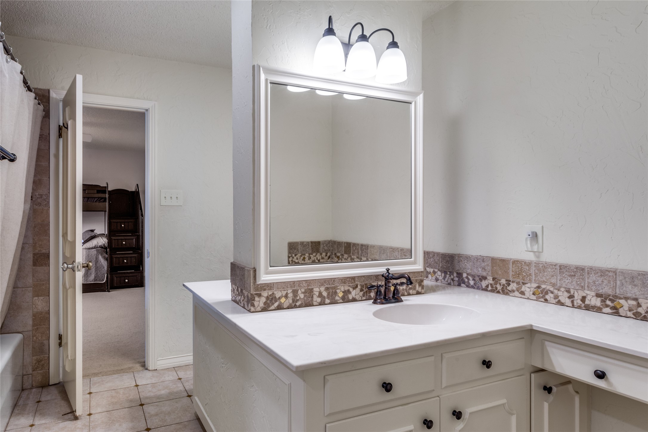 1213 Greenbriar Lane Arlington TX 76013