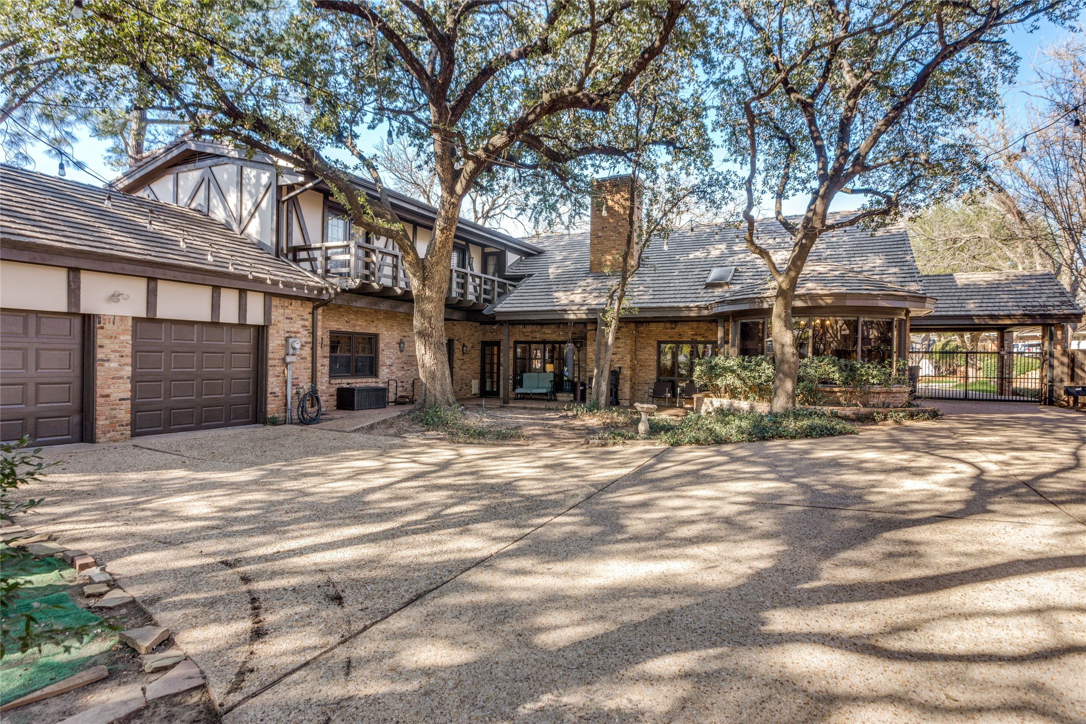 1213 Greenbriar Lane Arlington TX 76013