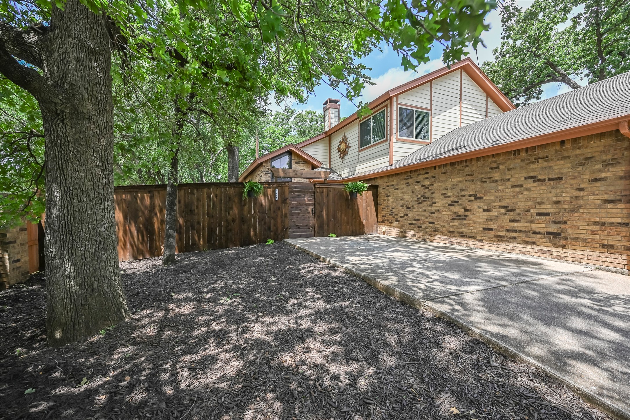 1446 Palmnold Circle W Fort Worth TX 76120