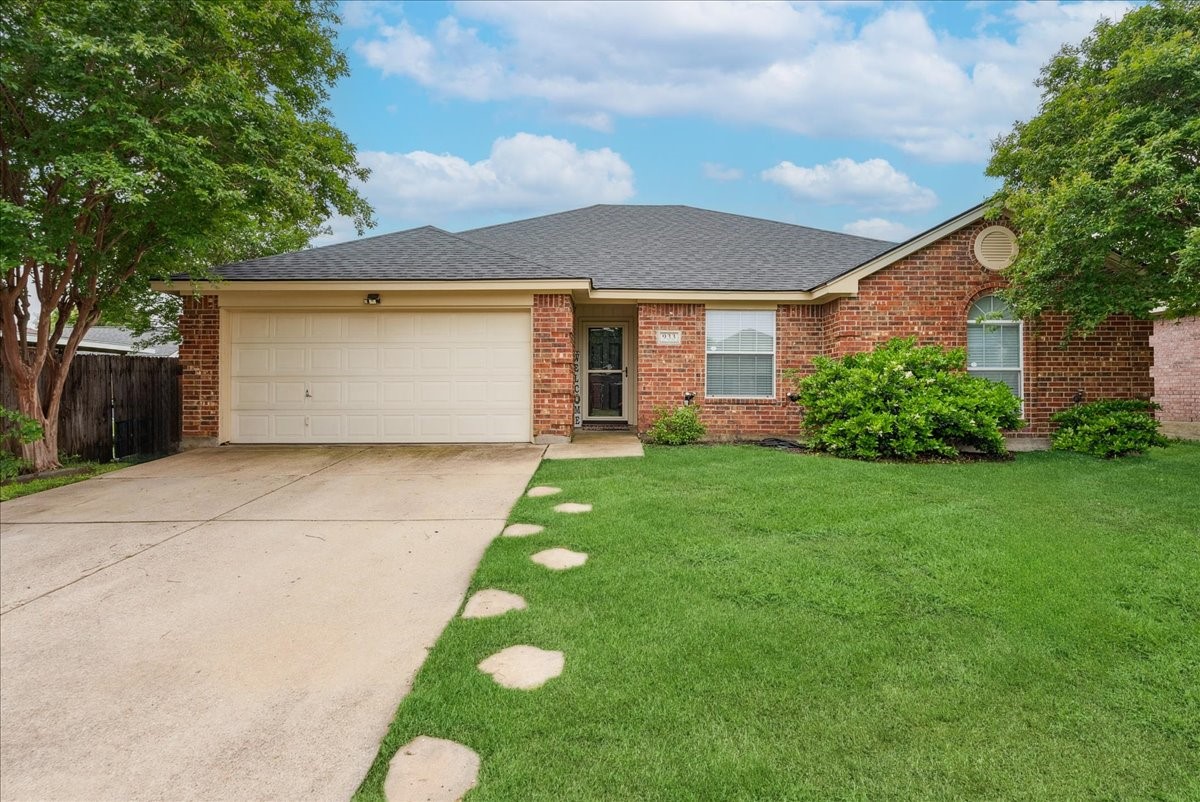 933 Carlin Lane Burleson TX 76028