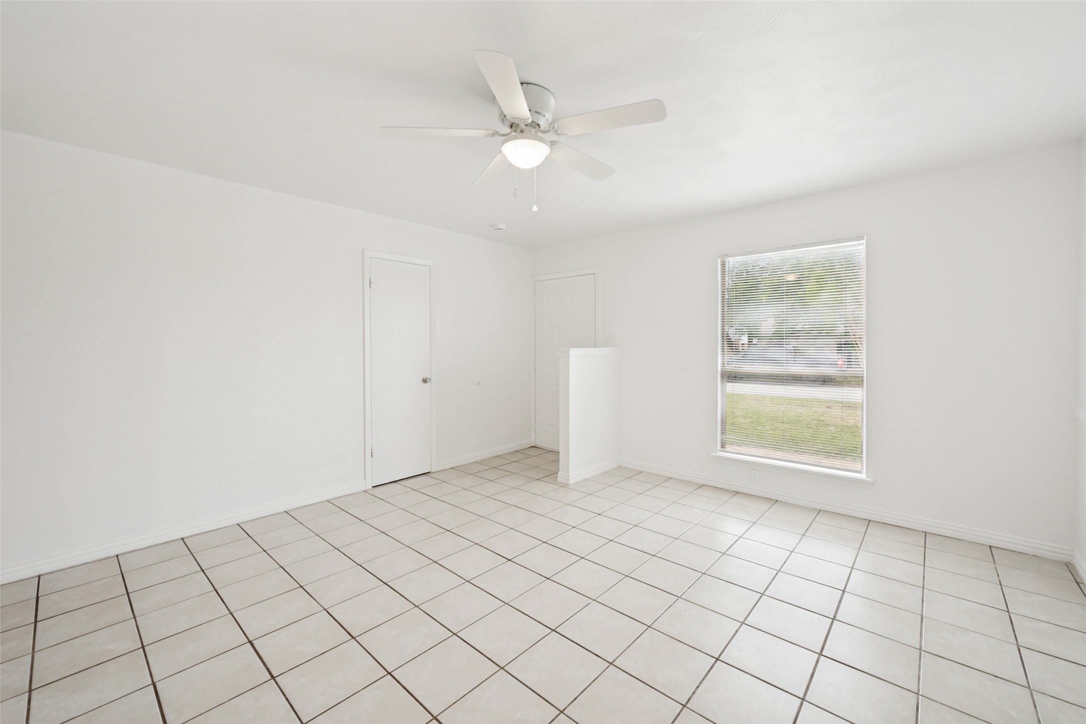 903 Woodbrook Street Arlington TX 76011