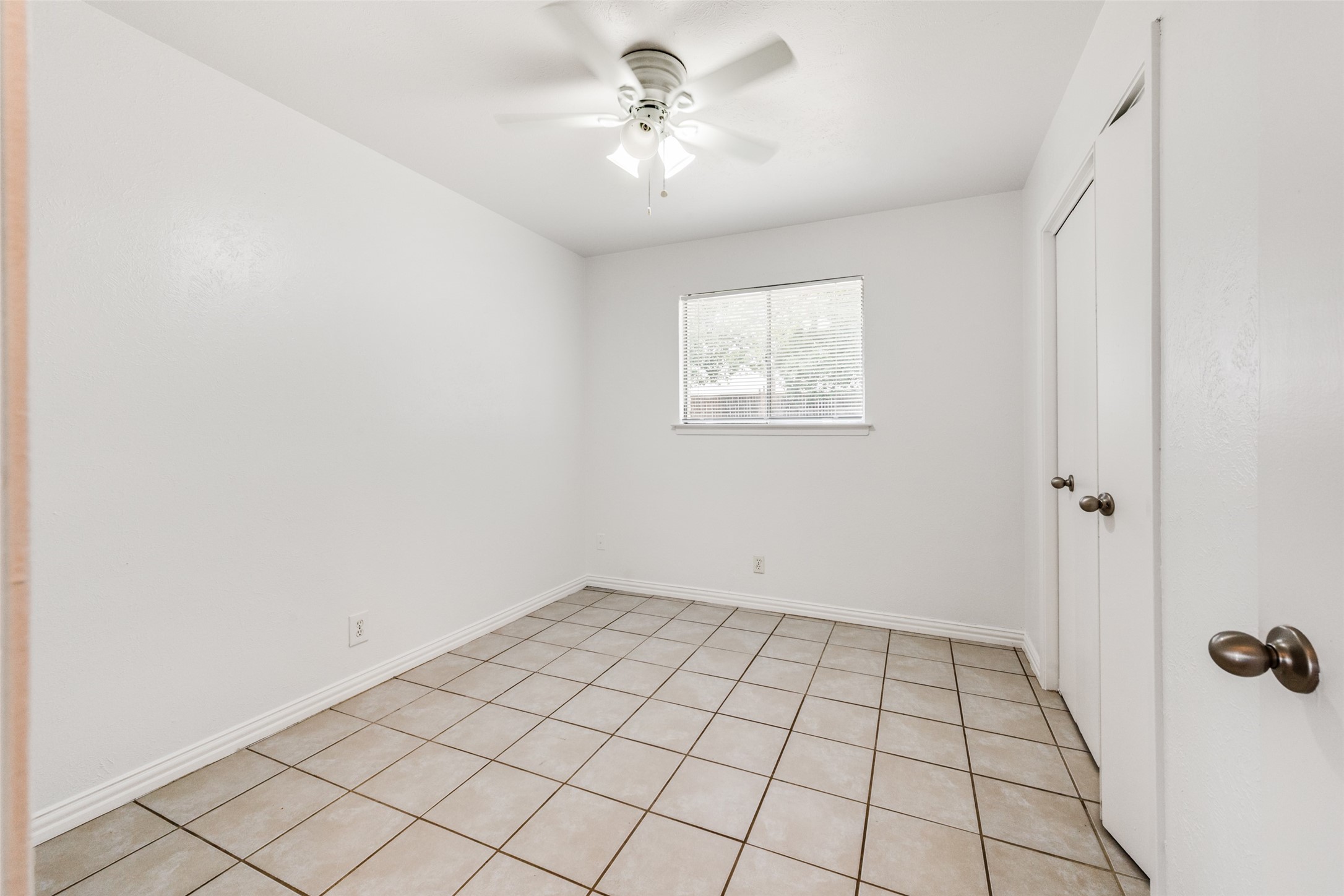903 Woodbrook Street Arlington TX 76011