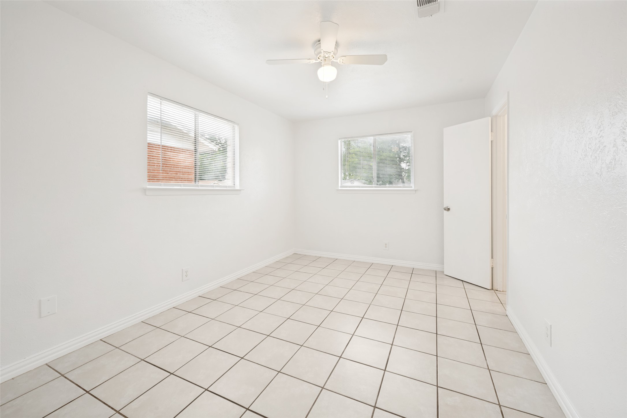 903 Woodbrook Street Arlington TX 76011