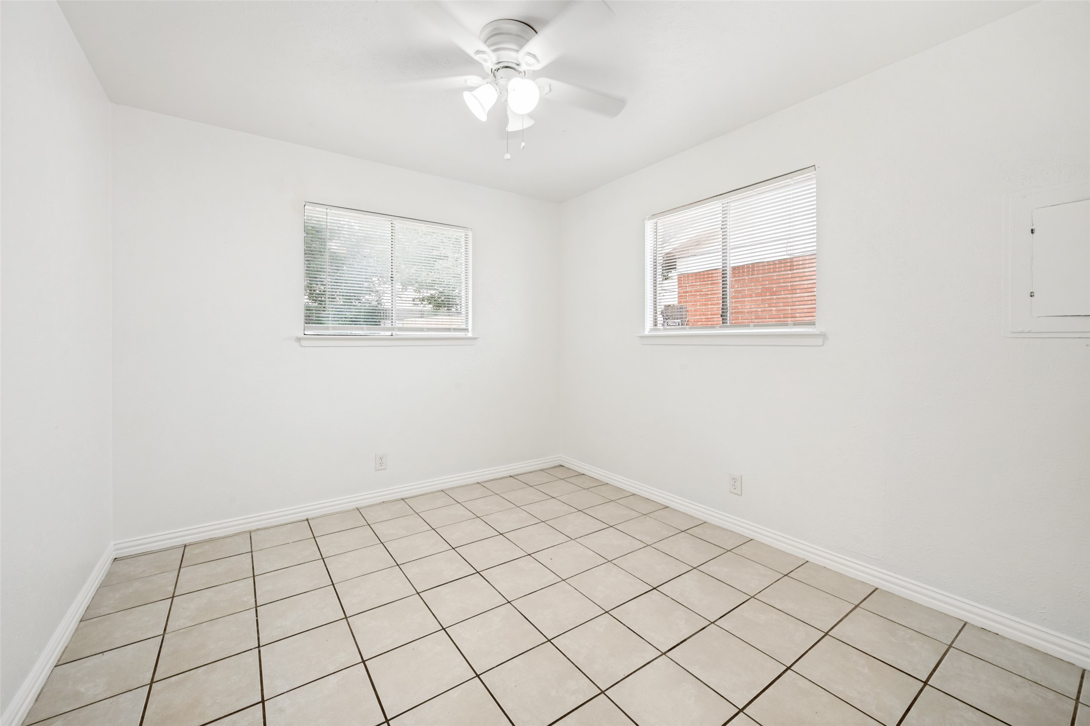 903 Woodbrook Street Arlington TX 76011