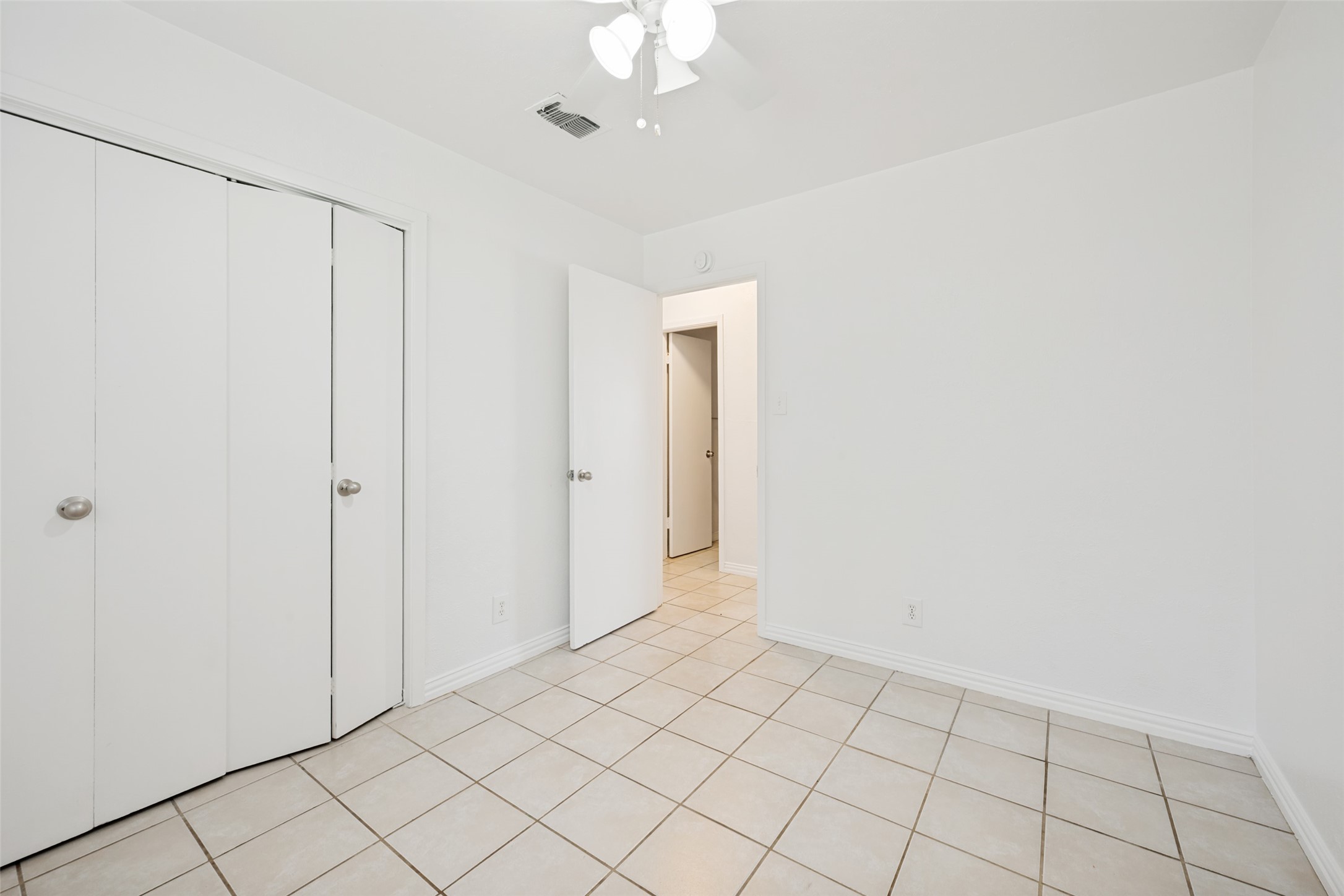 903 Woodbrook Street Arlington TX 76011