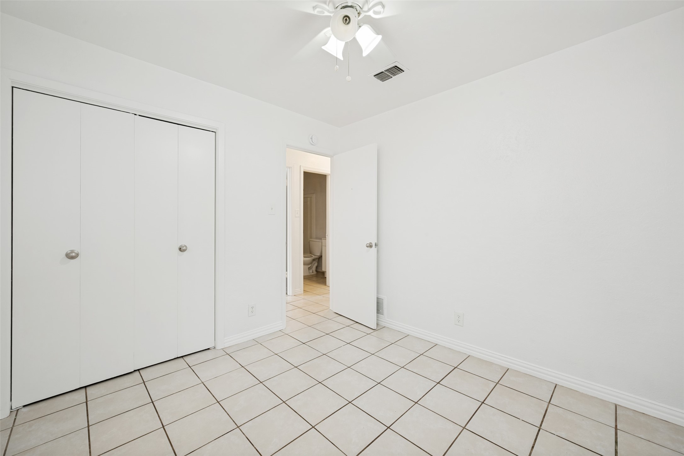 903 Woodbrook Street Arlington TX 76011