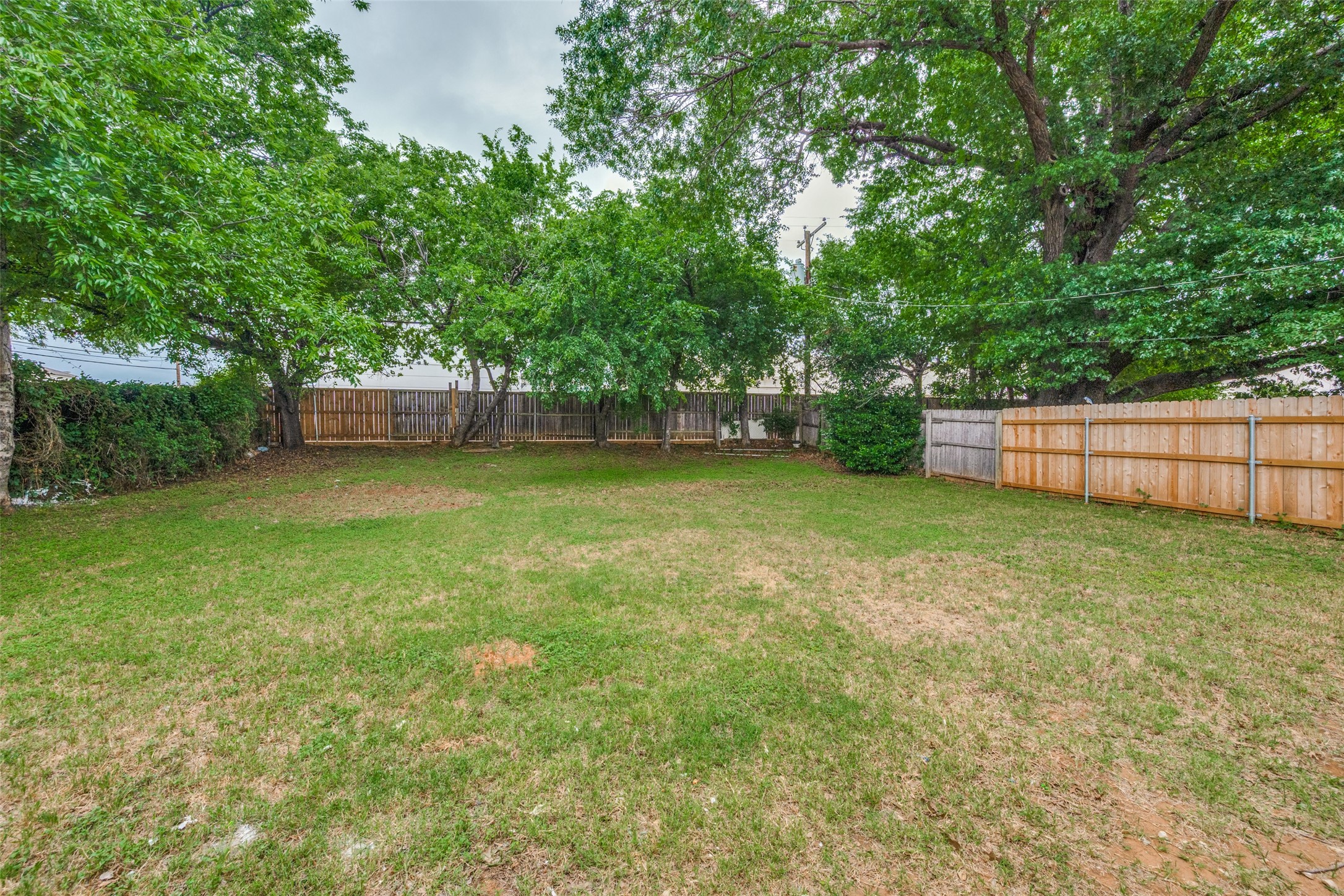 903 Woodbrook Street Arlington TX 76011