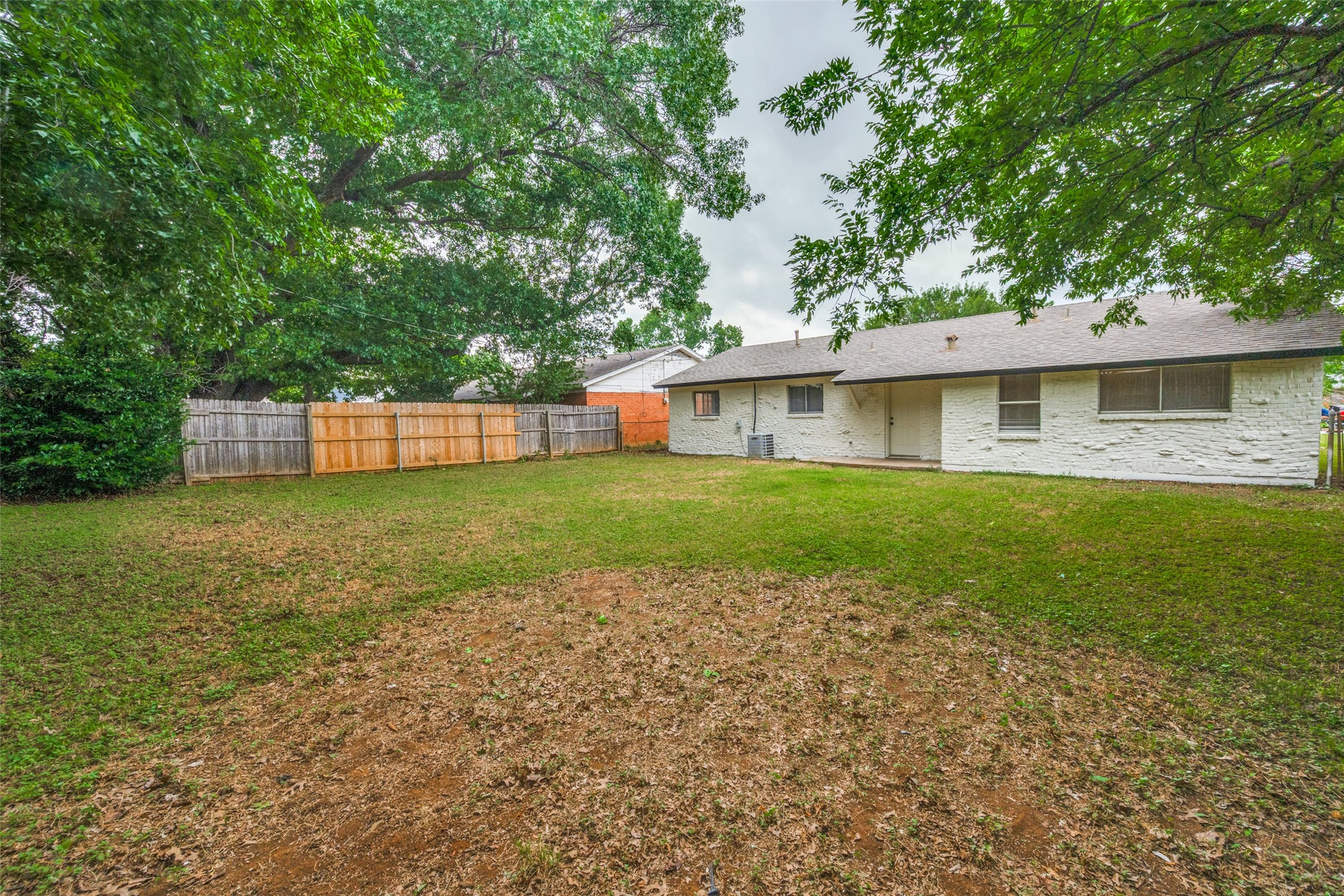 903 Woodbrook Street Arlington TX 76011