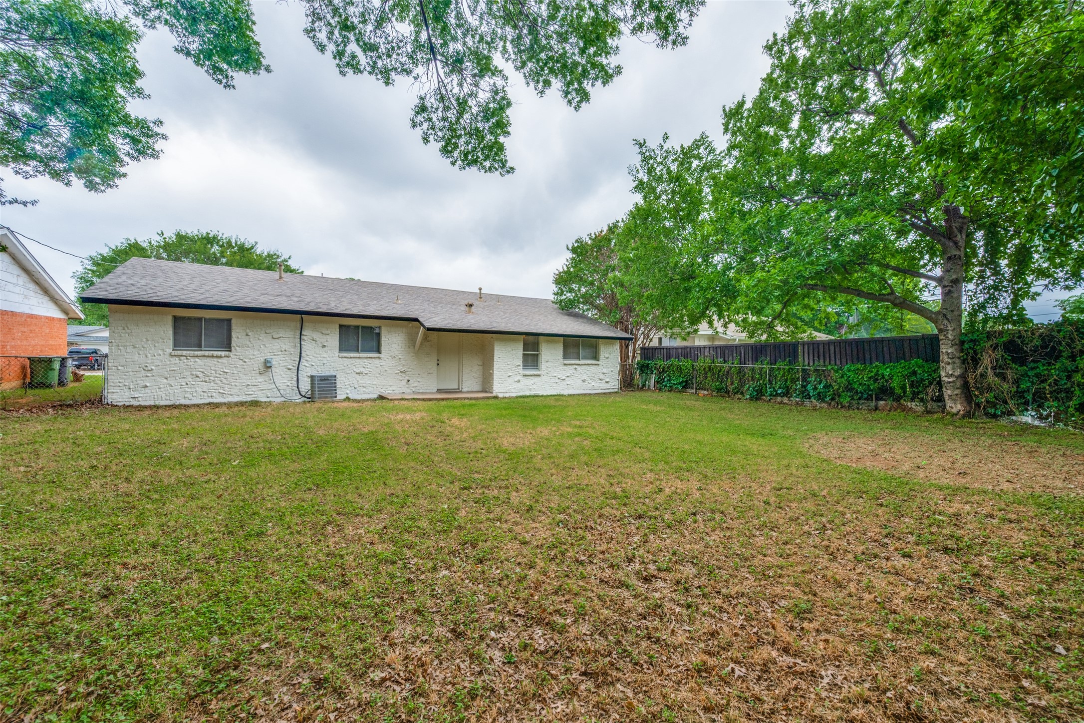 903 Woodbrook Street Arlington TX 76011