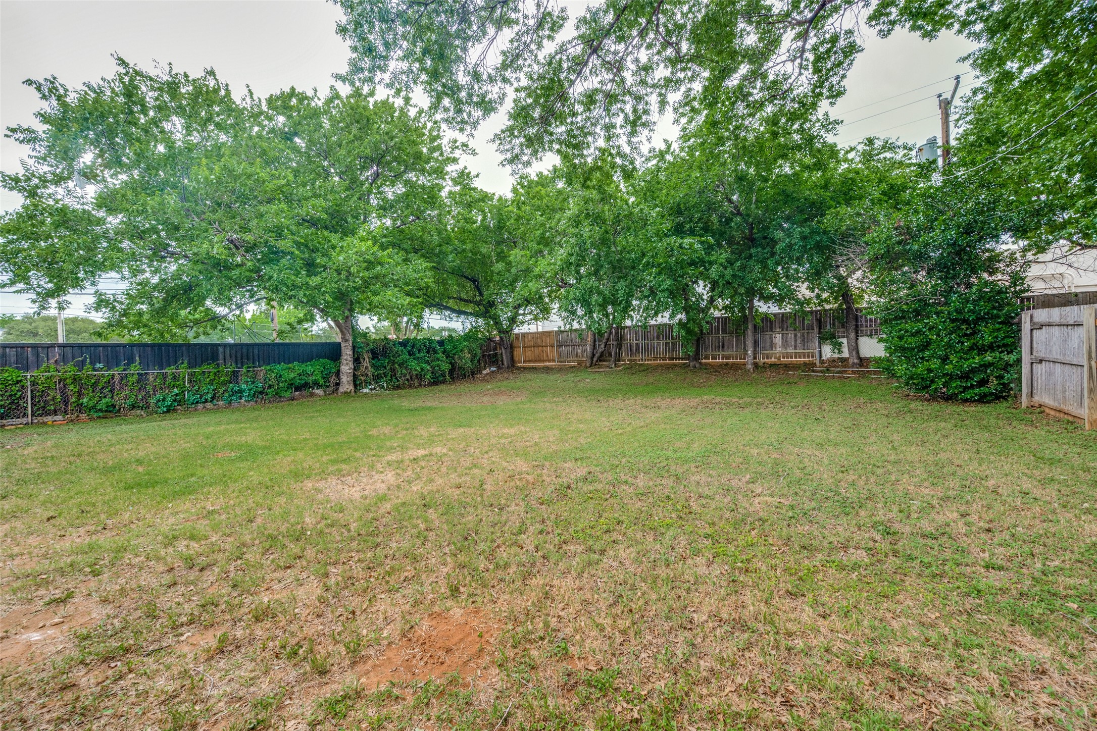 903 Woodbrook Street Arlington TX 76011