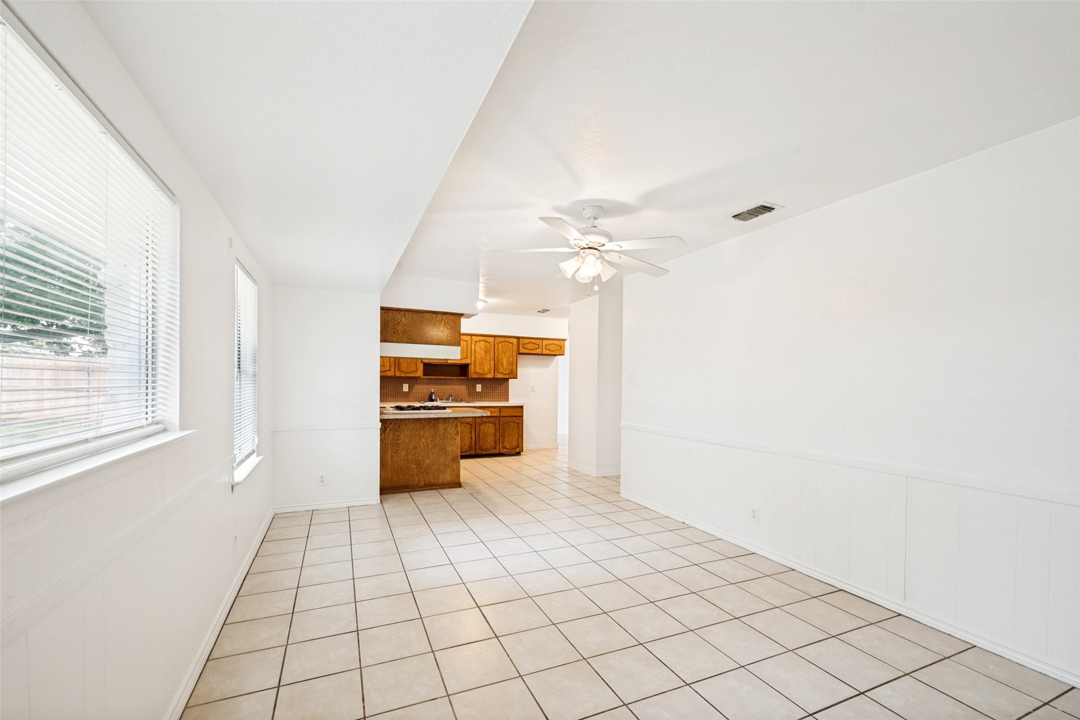 903 Woodbrook Street Arlington TX 76011