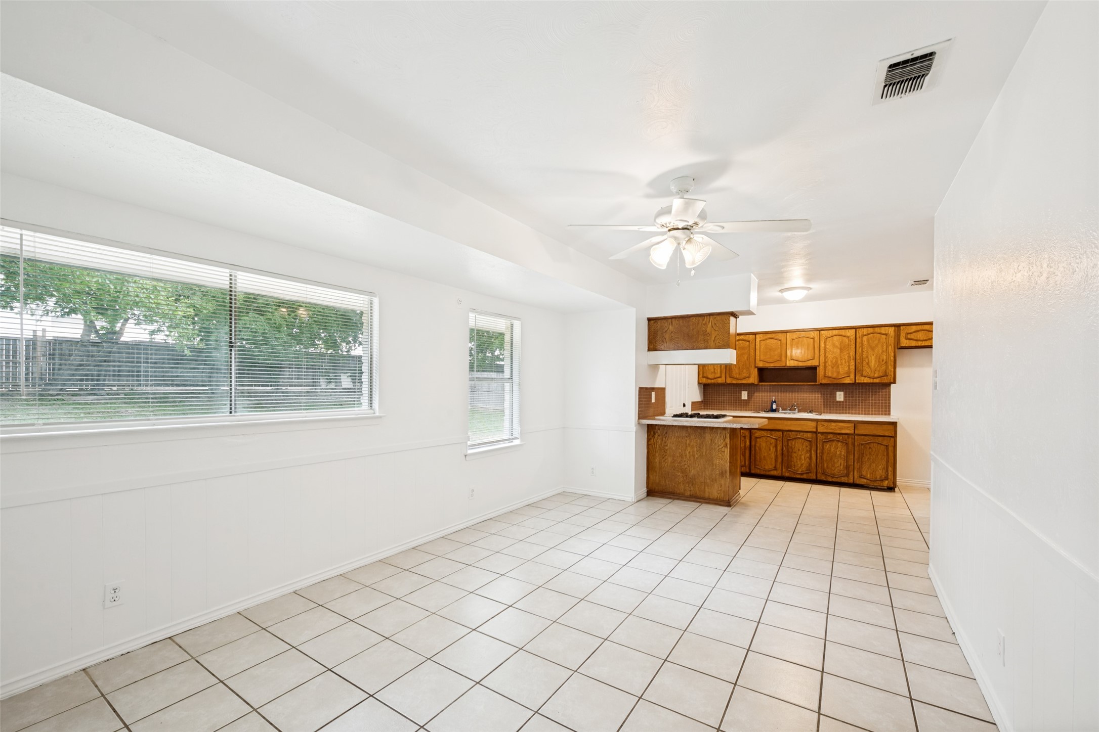 903 Woodbrook Street Arlington TX 76011