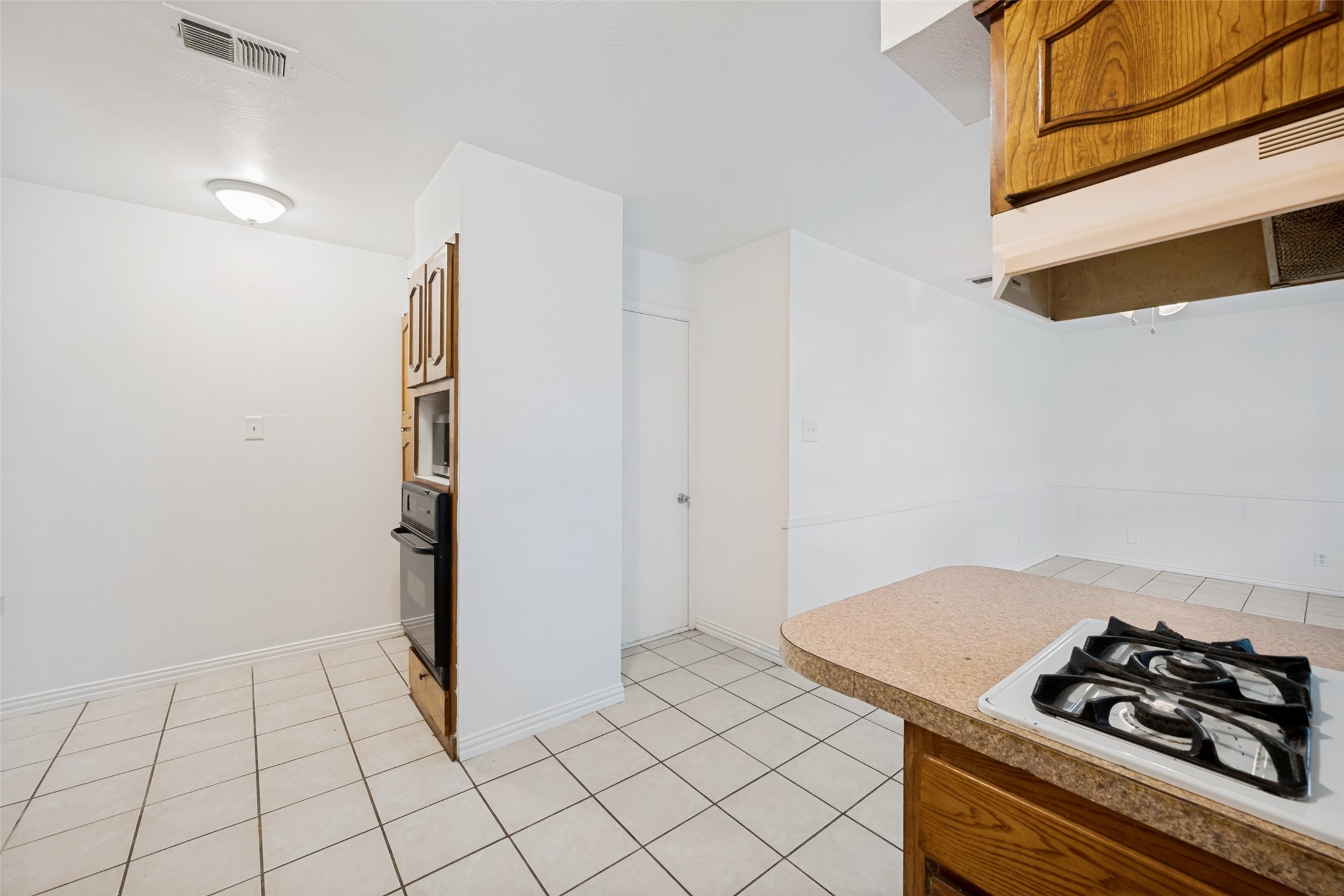 903 Woodbrook Street Arlington TX 76011