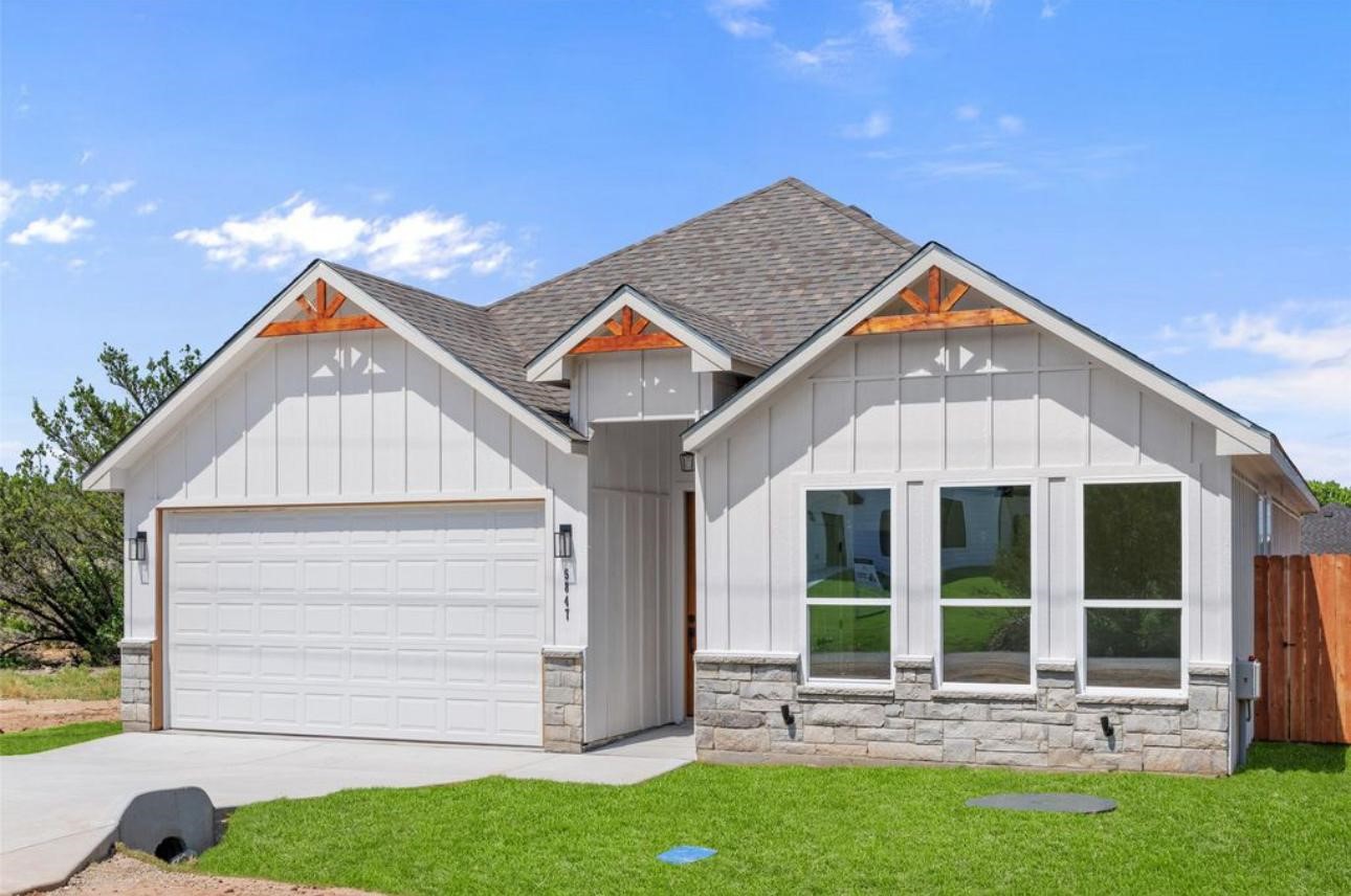 5847 Black Pine Circle Granbury TX 76048