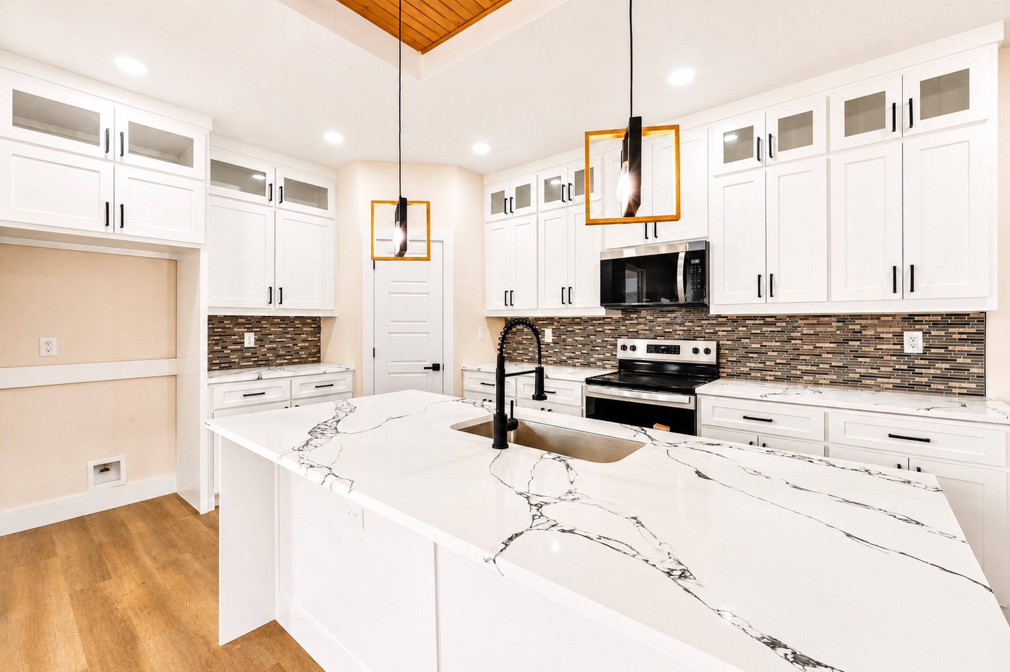 5847 Black Pine Circle Granbury TX 76048