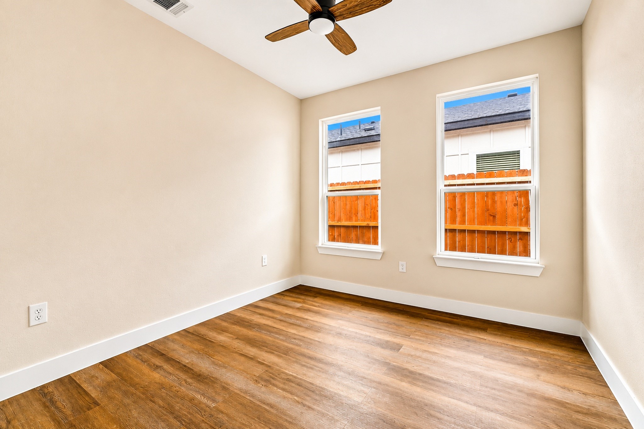 5847 Black Pine Circle Granbury TX 76048
