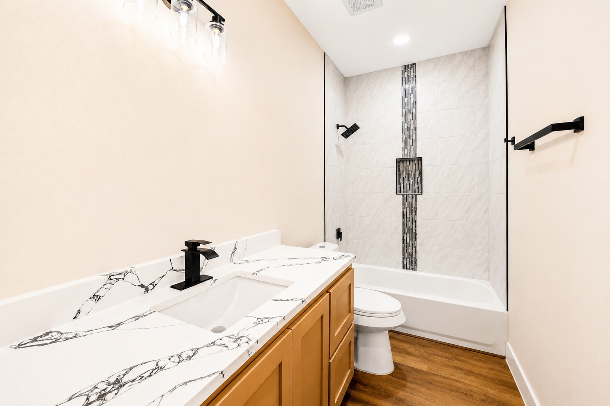 5847 Black Pine Circle Granbury TX 76048