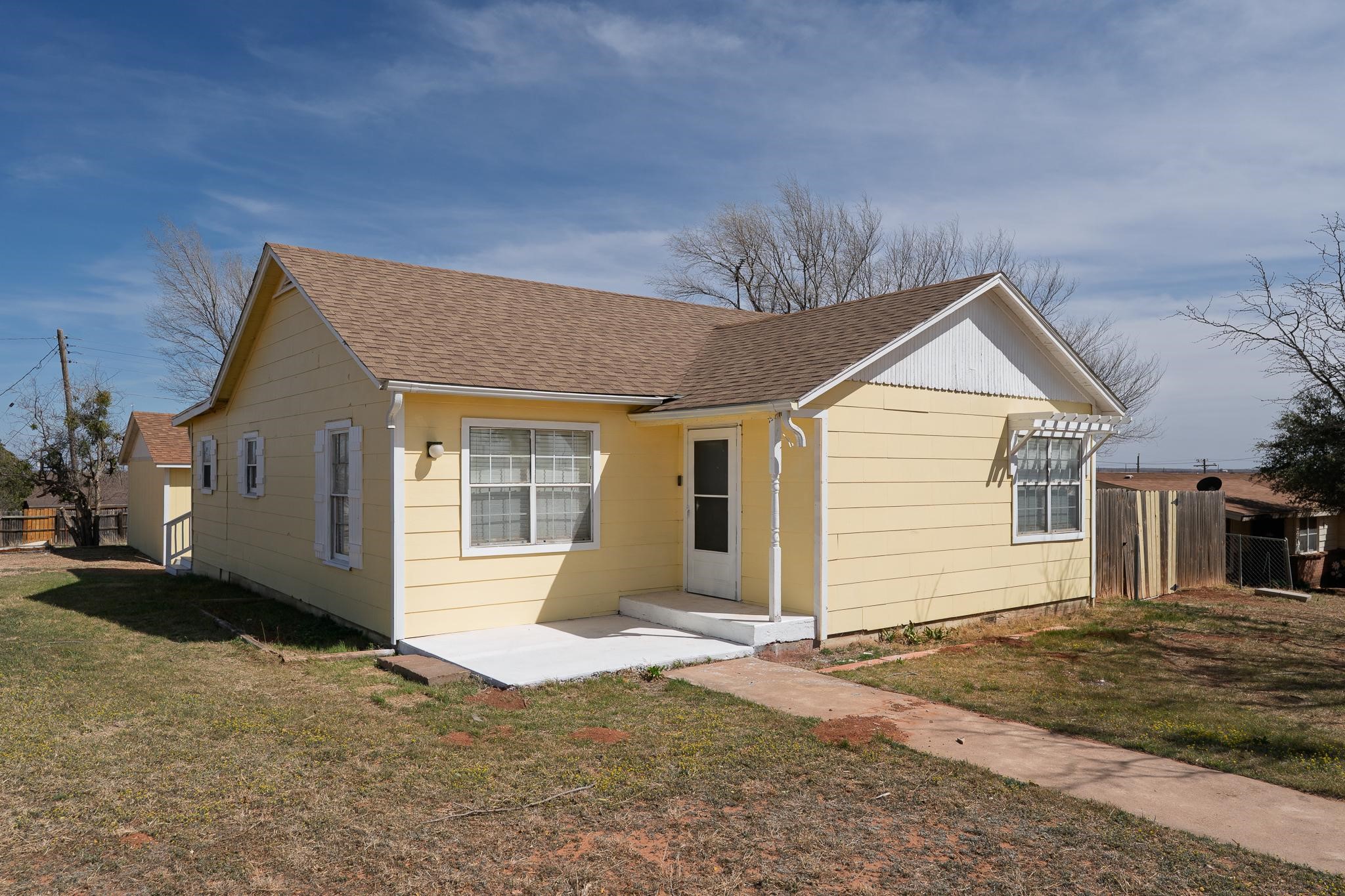 412 N Walton Street Roby TX 79543